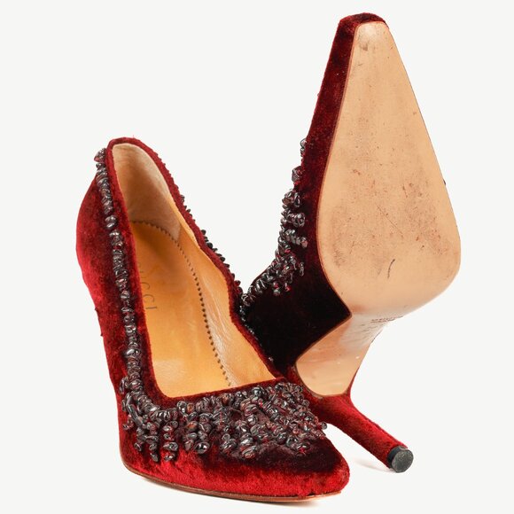 Gucci by Tom Ford S/S 1999 Burgundy Velvet Onyx Embellished Pumps - Picture 4 of 10